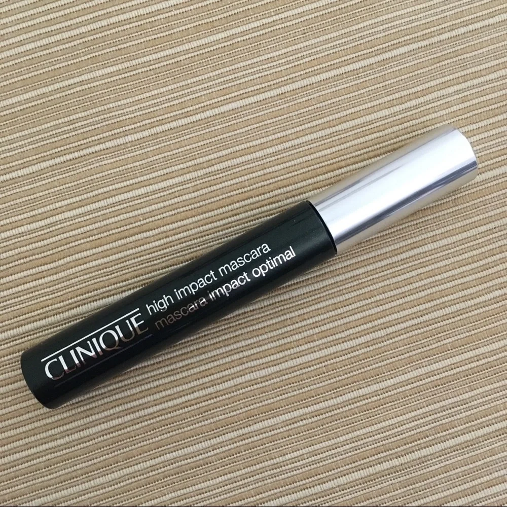 Clinique High Impact mascara dramatic lashes on-contact in BLACK